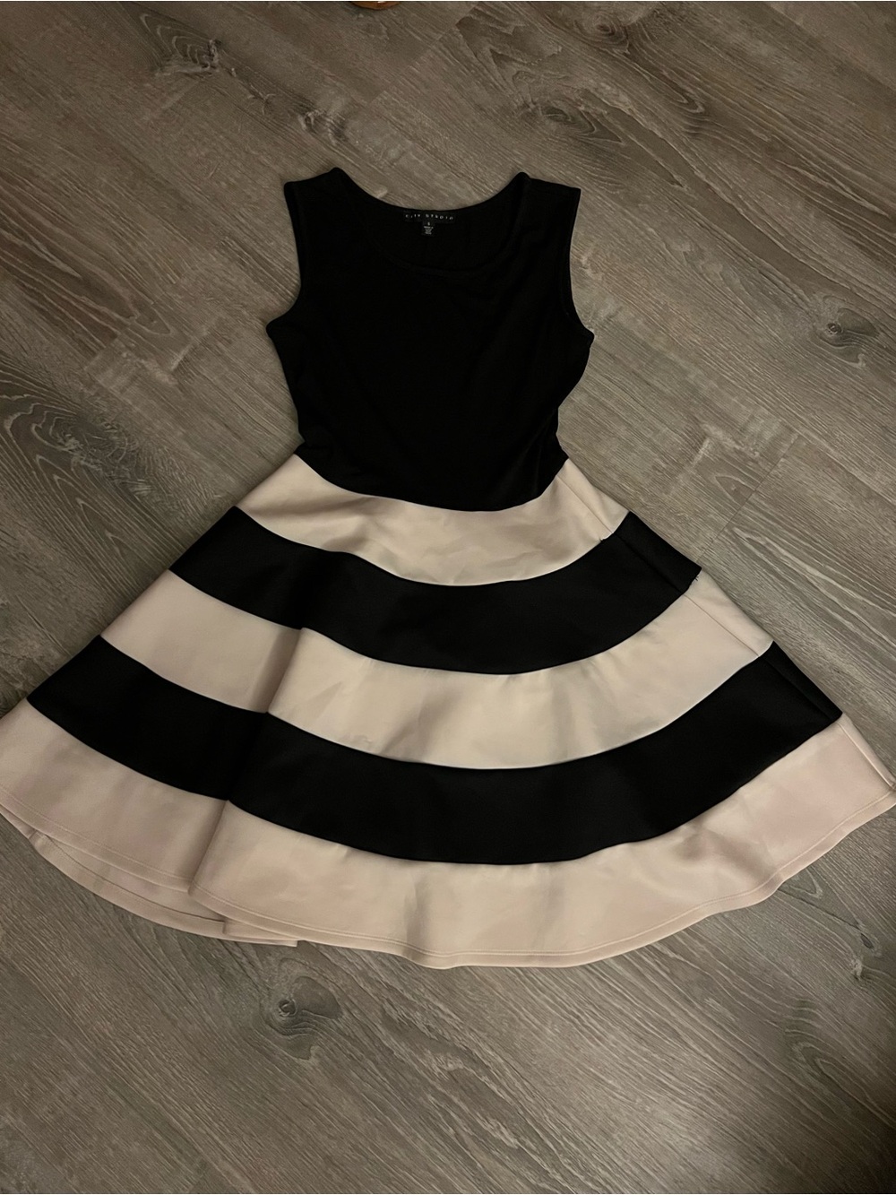City Studio Color Block Mini Dress in Black & Cream Like New